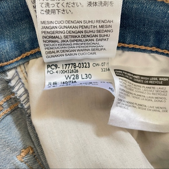 Levi’s 710 Super Skinny Ripped Jean in Ontario Spring Light Wash - Picture 9 of 10